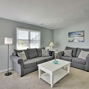 Sunny Norfolk Duplex - Walk To And Beach! North Camellia Acres